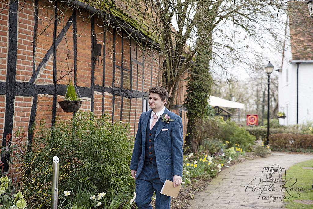 Groomsmen arriving