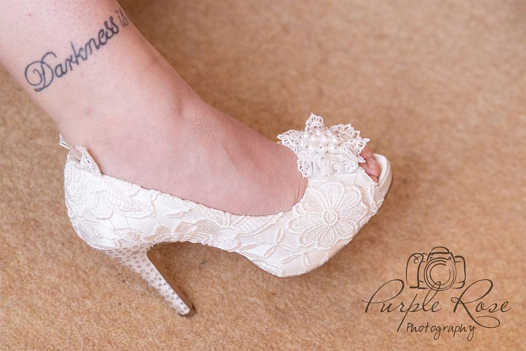 Wedding shoe, white with lace