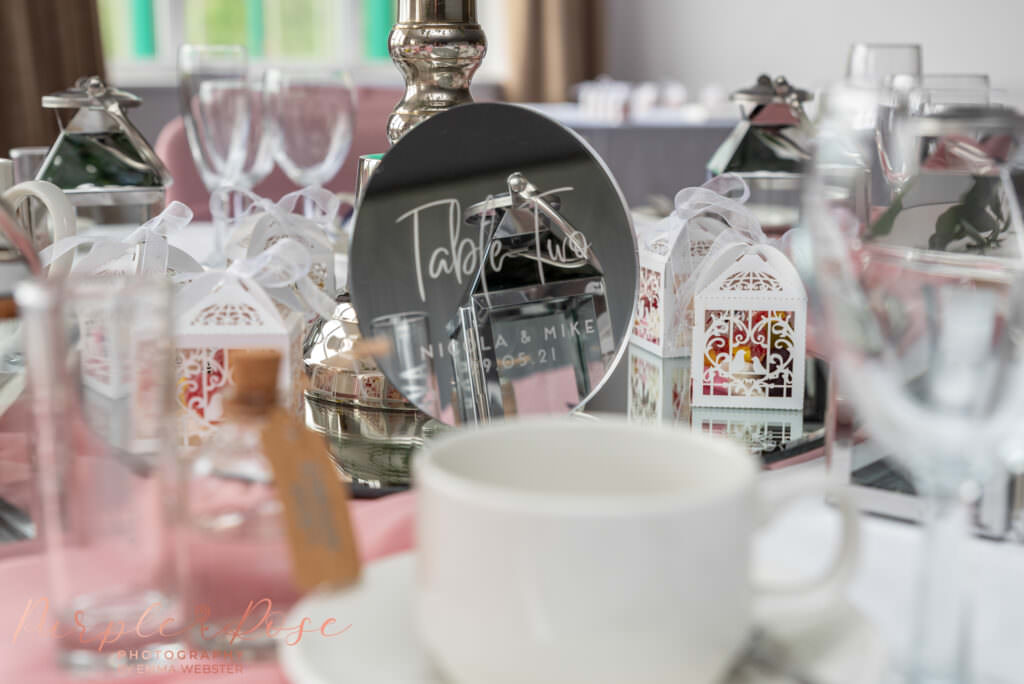 Table setting and table number