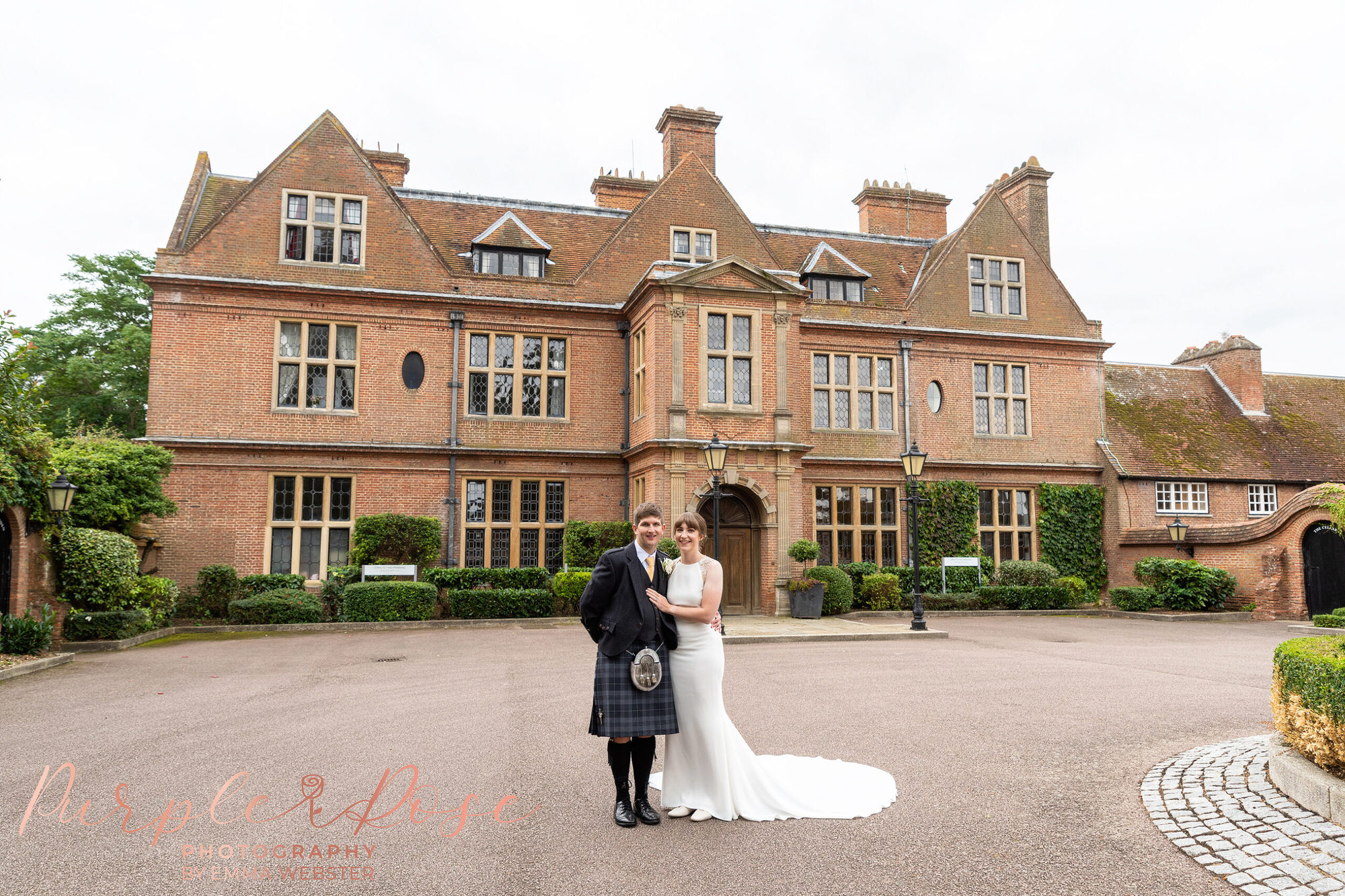 Bride and groom in front of Horwood House