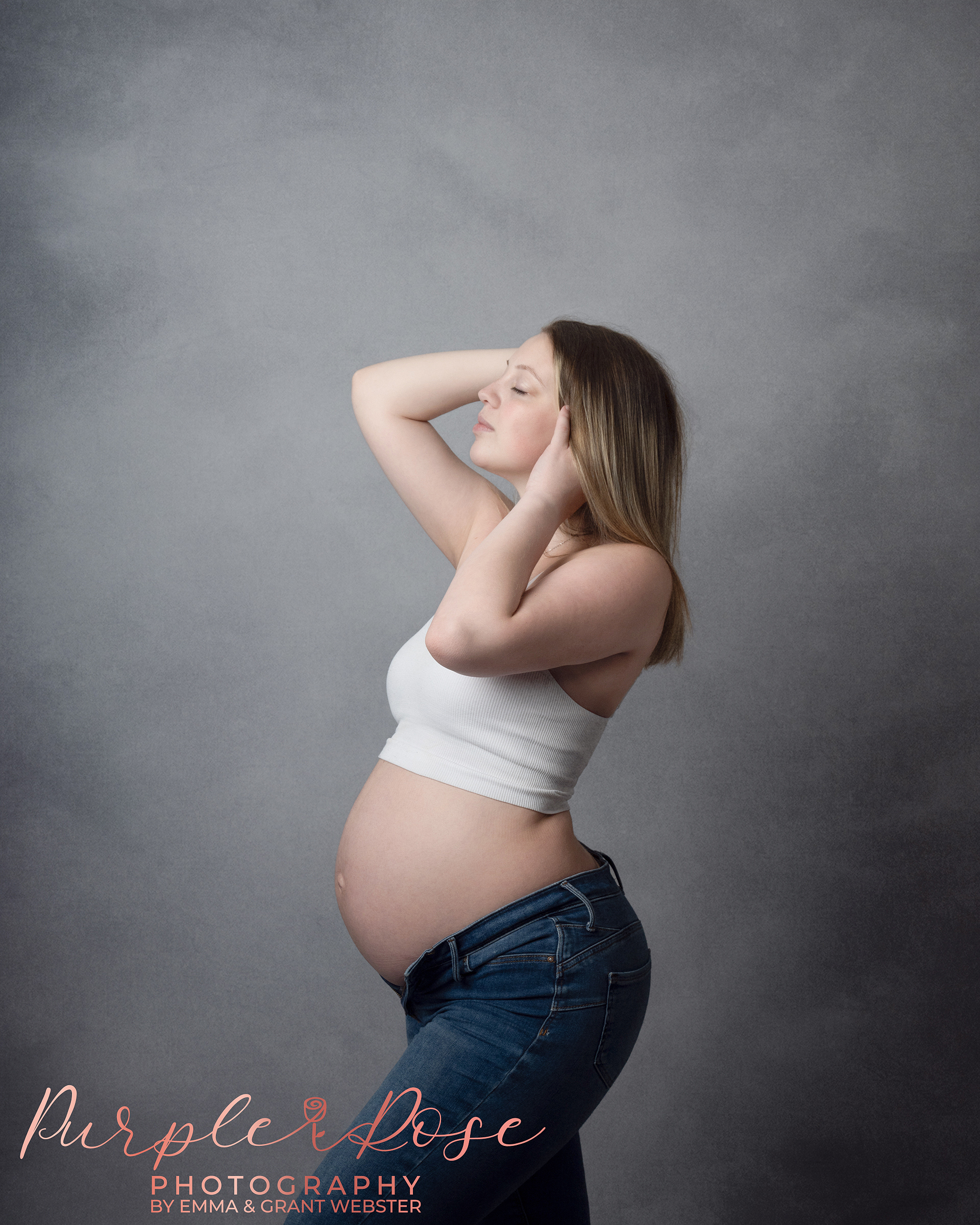 Milton-Keynes-Maternity-Photograper_36 Photo of pregnant woman at her maternity photoshoot wearing blue jeans and a crop top at her photoshoot in Milton Keynes
